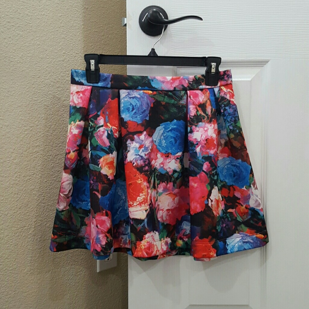 Express skirt size small